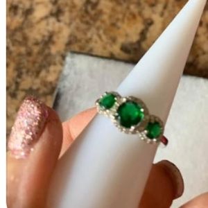 Sterling silver 3 stone emerald ring Nwot Sz 8
